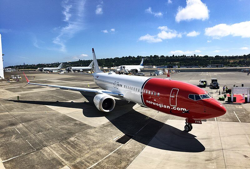 800px-norwegian_air_international_ei-fyb_boeing_737-8_max.jpg
