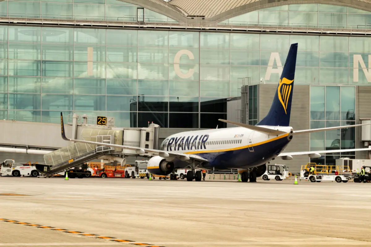 A Ryanair Boeing 737 being refueled in Spain