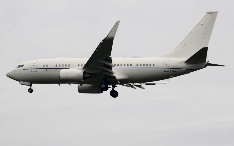 A Boeing C-40B Clipper, carrying Jill Biden, was forced to return to Denver due to a crack in the windshield