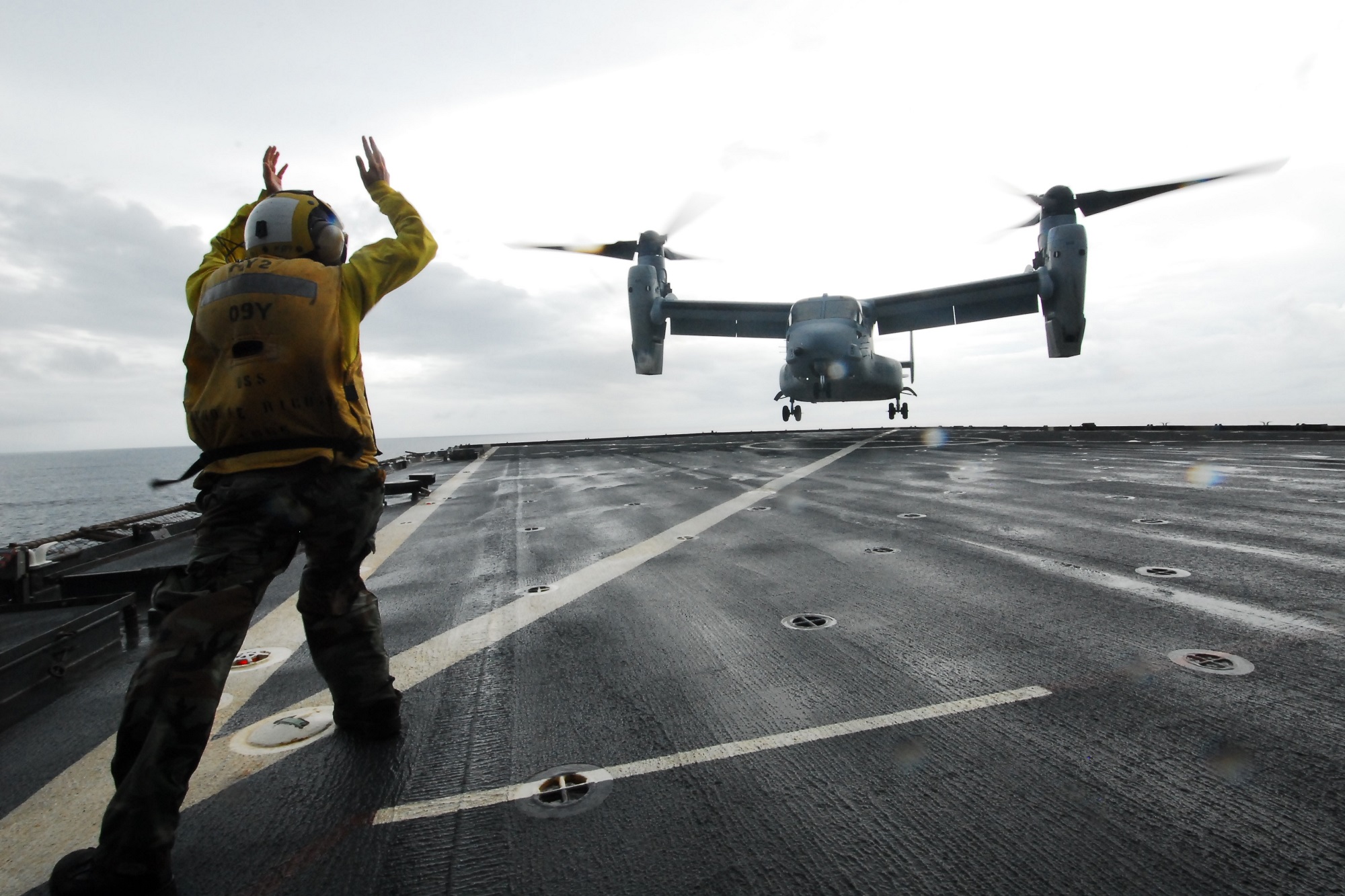 A V 22 Osprey tiltrotor aircraft aboard the USS Ashland