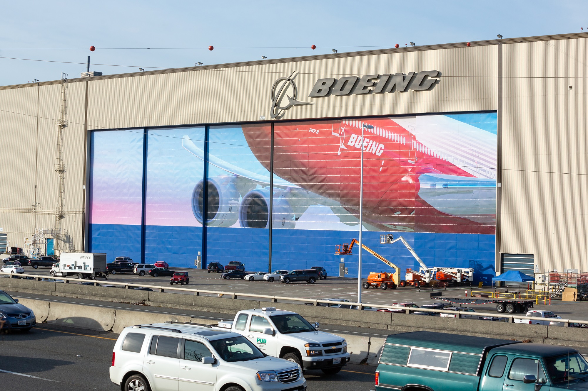 In a bid to hire more employees Boeing has offered singing and recommendation bonuses
