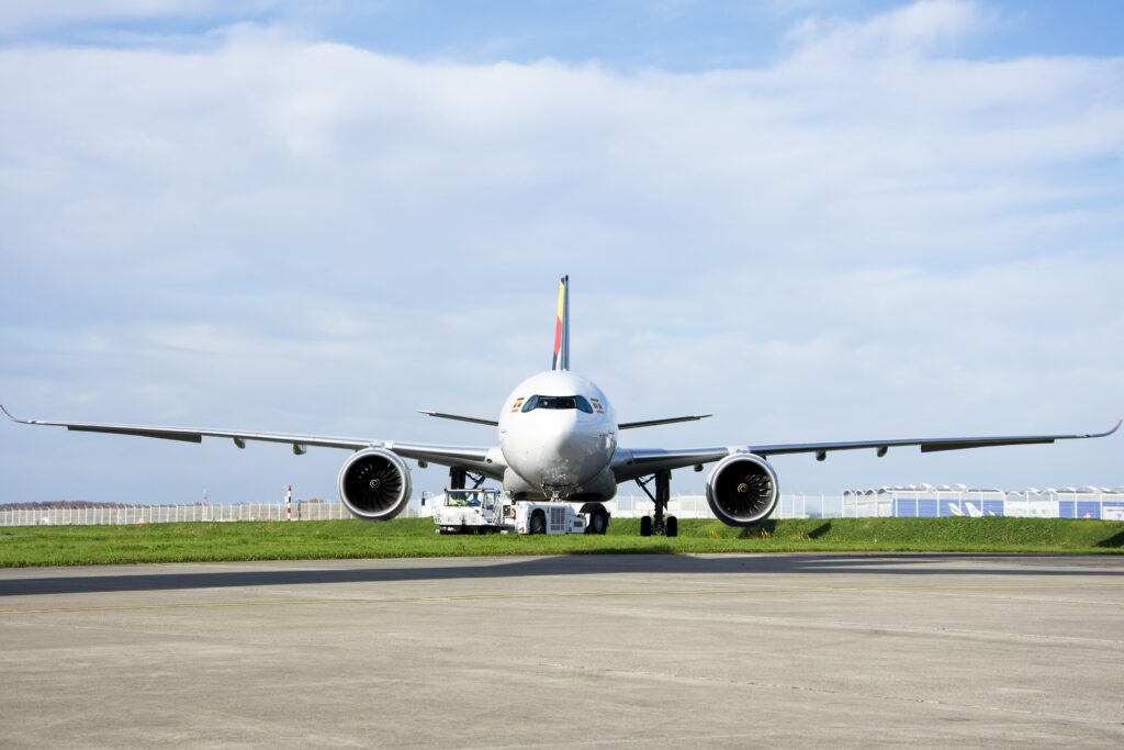 A330neo Uganda Airlines MSN1979   On Ground 1