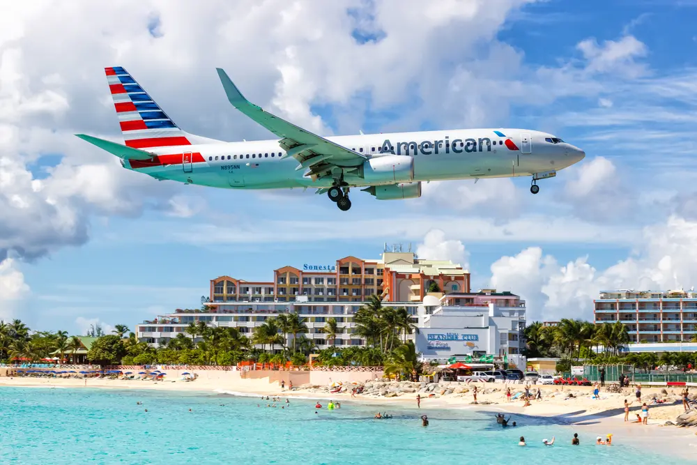 SintMaarten September182016AmericanAirlinesBoeing737 800 Sint,Maarten,-,September,18,,2016:,American,Airlines,Boeing,737-800