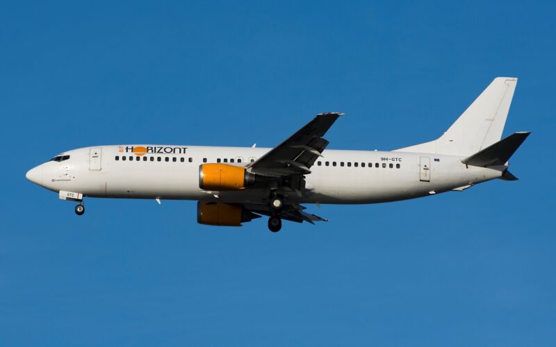 An Air Horizont Boeing 737, carrying Arsenal Players from Germany, experienced engine problems