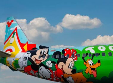 Alaska Airlines Disney livery Boeing