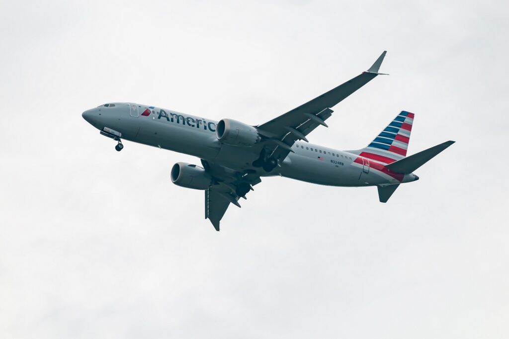 Boeing 737-8 MAX of American Airlines approaching to land at Washington Reagan National Airport