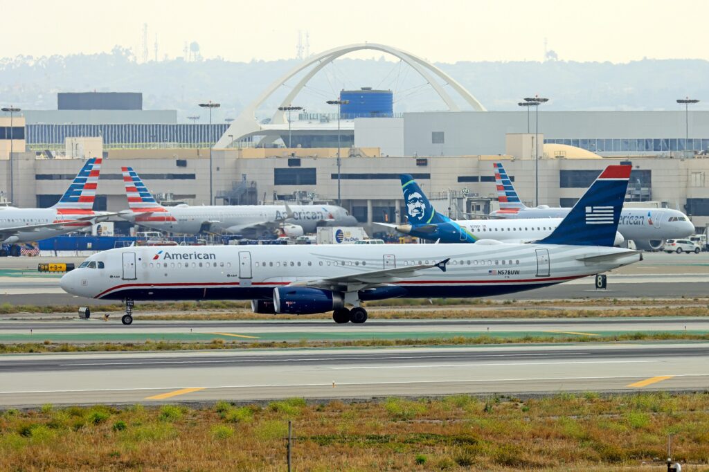 American Airlines Airbus A321 and a shuttle bus crash on the taxiway at LAX
