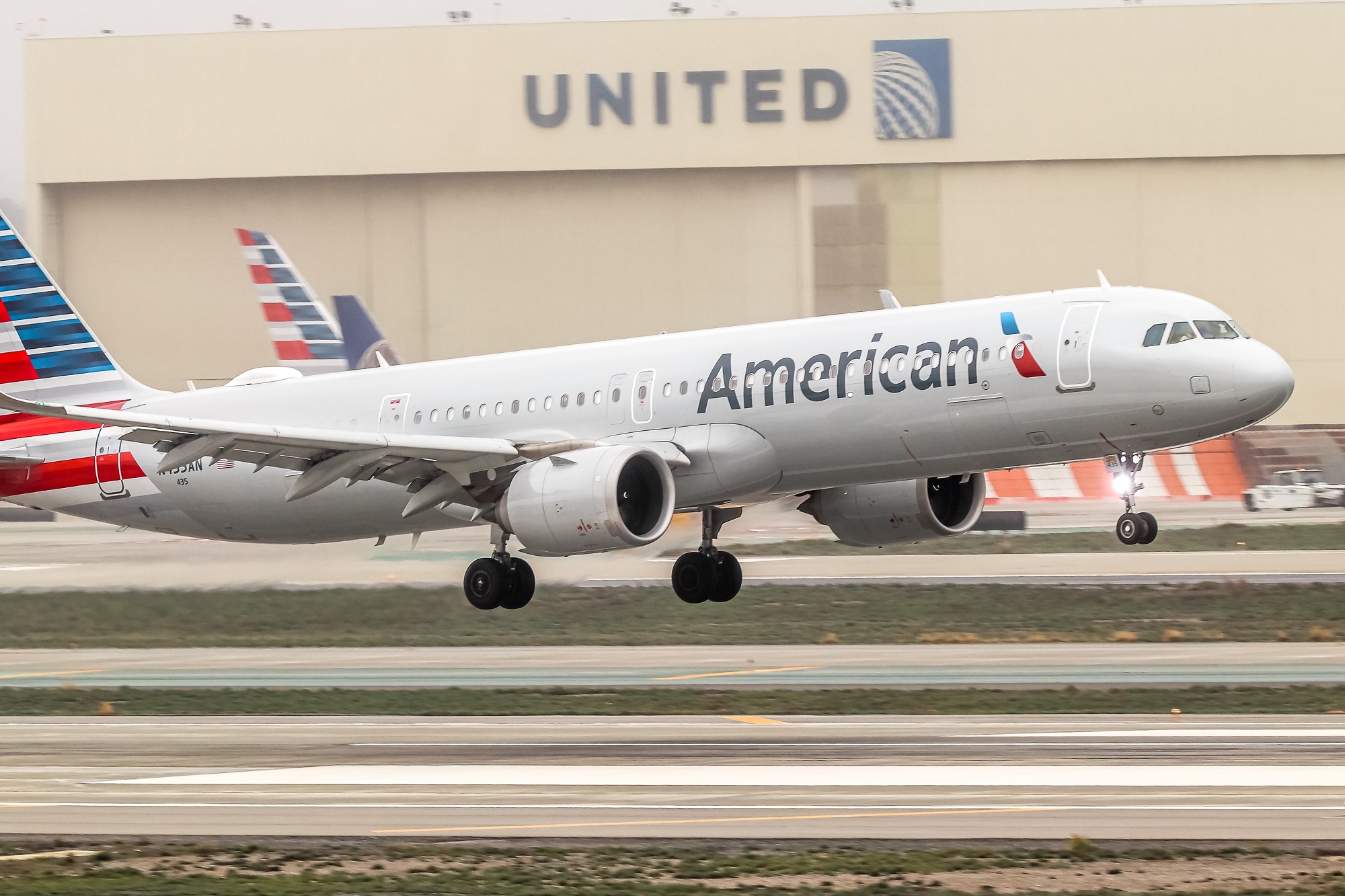 American Airlines pilots recommend you fly Delta or United