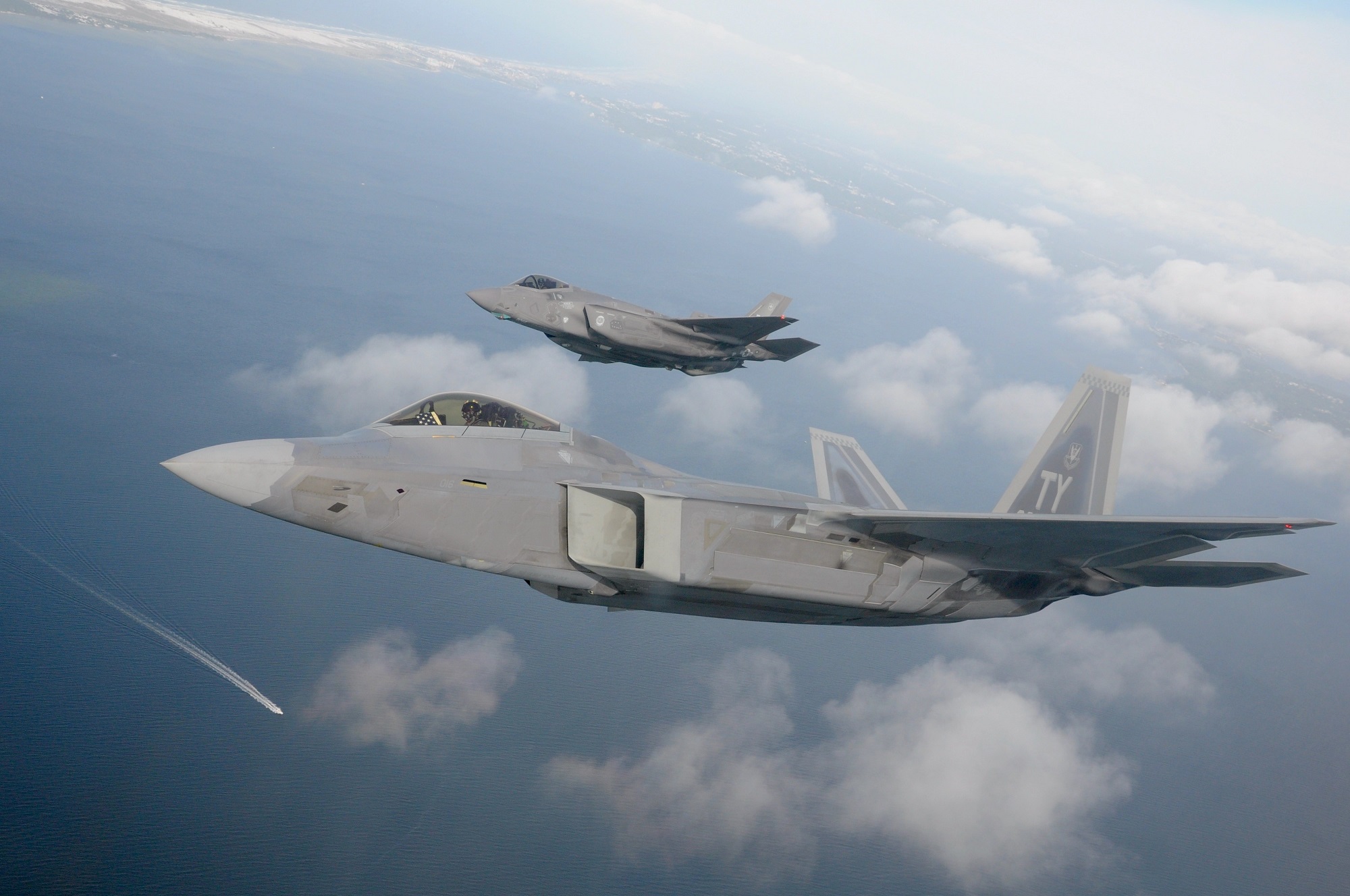 An-F-22-and-an-F-35-fighters-flying-in-formation.jpg