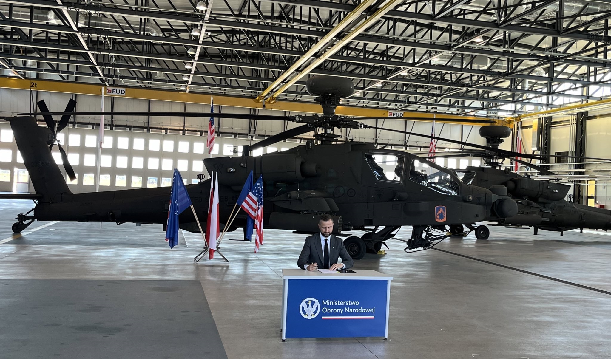 Poland buys 96 Apache helicopters in $10B deal