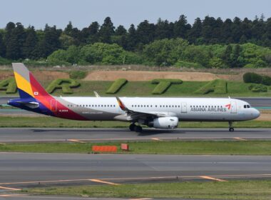 A passenger managed to successfully open an emergency door on an Asiana Airlines Airbus A321
