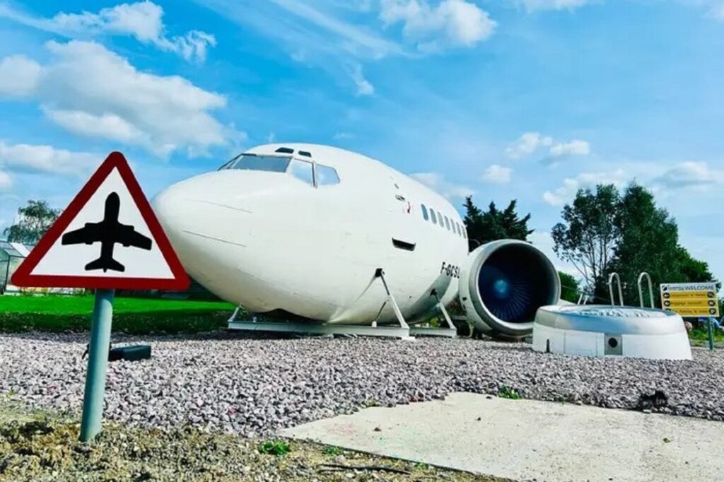 Boeing 737 conversion Airbnb