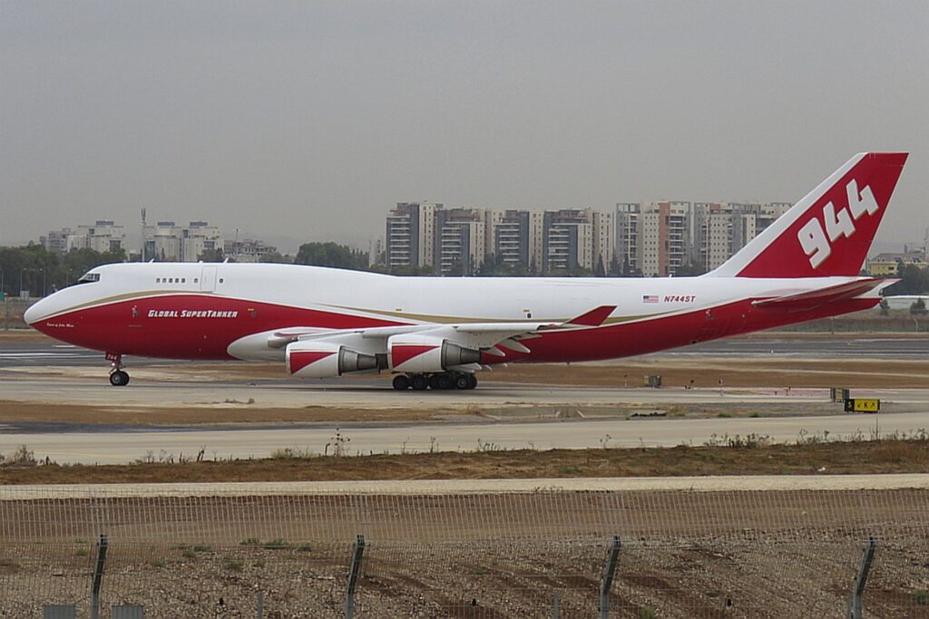Boeing 747 Supertanker