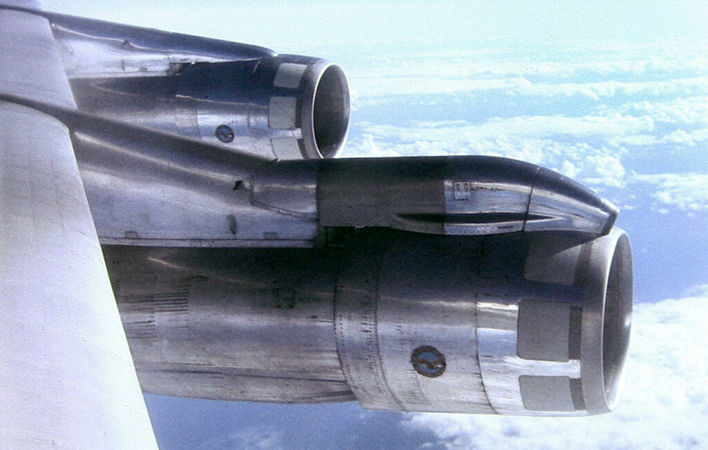 View from the port (left) fuselage window in a Boeing 707 
