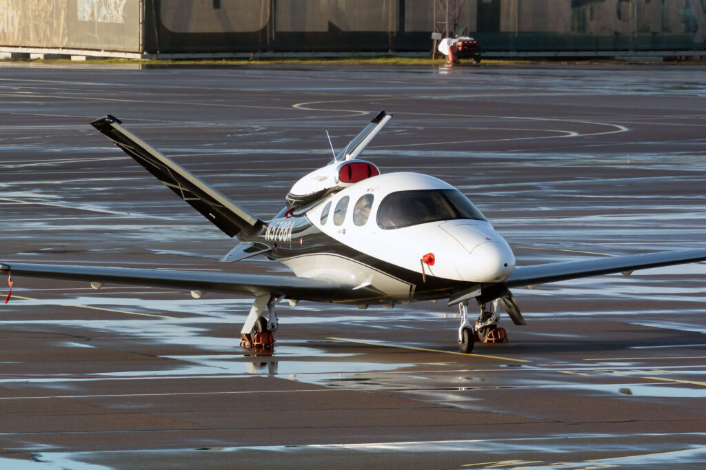 Kyiv International Airport (Sikorsky), Ukraine Cirrus Vision Jet SF50 G2 Arrivee from privat owner
