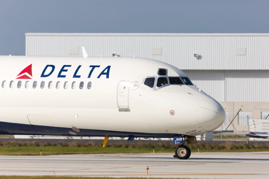  Delta Boeing 717 commercial aircraft at the Fort Lauderdale/Hollywood International airport