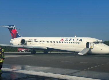 Delta Boeing landing gear failed