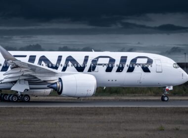 Finnair, while improving its annual financial results, warns of continuing uncertainty