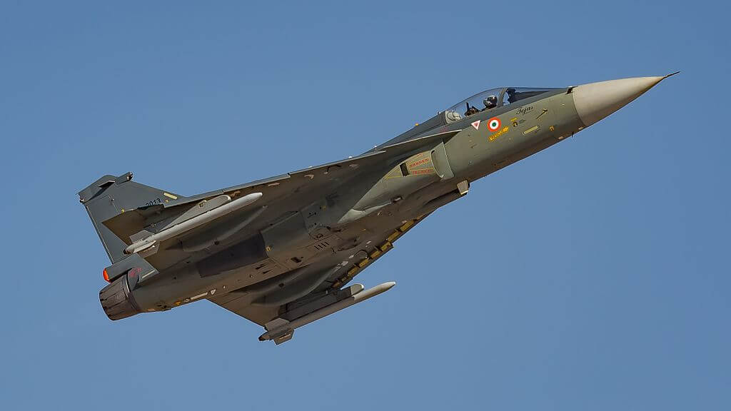 IAF_Tejas_full_size_32941198511.jpg