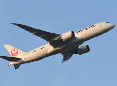 Japan Airlines 787-8 JA843J