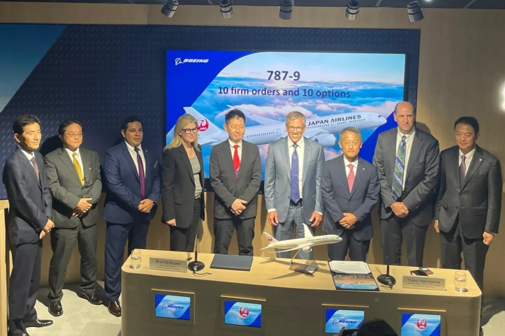 Japan Airlines and Boeing sign deal for 787 Dreamliner aircraft Japan Airlines and Boeing sign deal for 787 Dreamliner aircraft