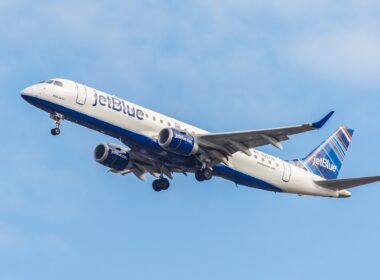 Jetblue Embraer 190 flying in the sky