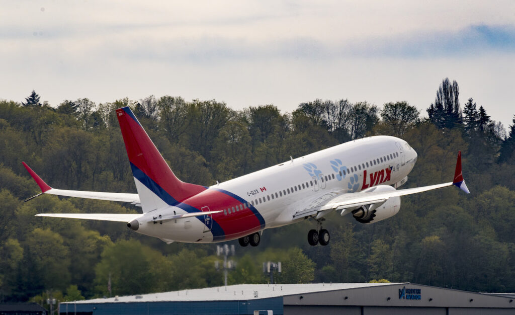 Lynx Air 737-800 Ln8558 Takeoff and Exteriors