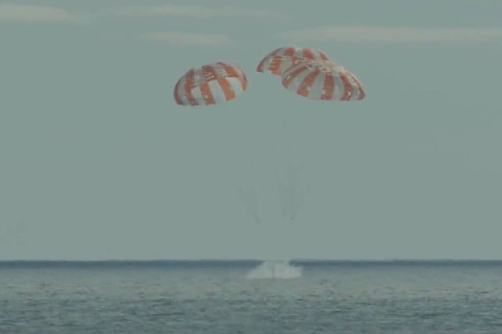 NASA Orion capsule splashdown