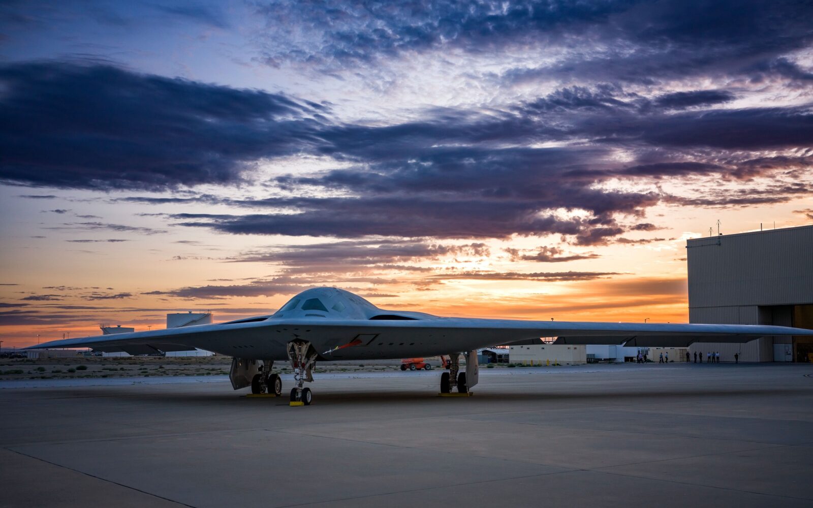Northrop-Grummans-B-21-Raider-begins-engine-runs-1600x1000.jpeg