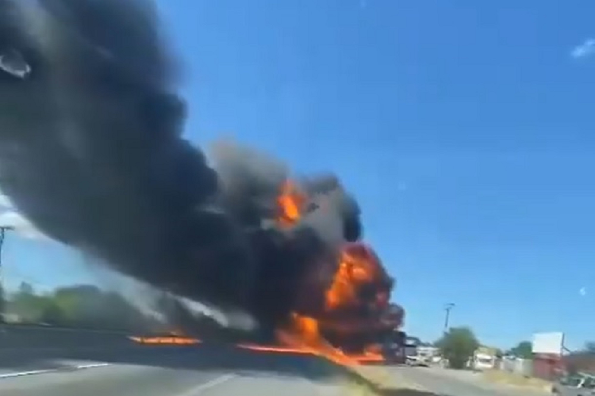 …और इस तरह TLX के पास हादसे का शिकार हो गया एक फायर फाइटर प्लेन…