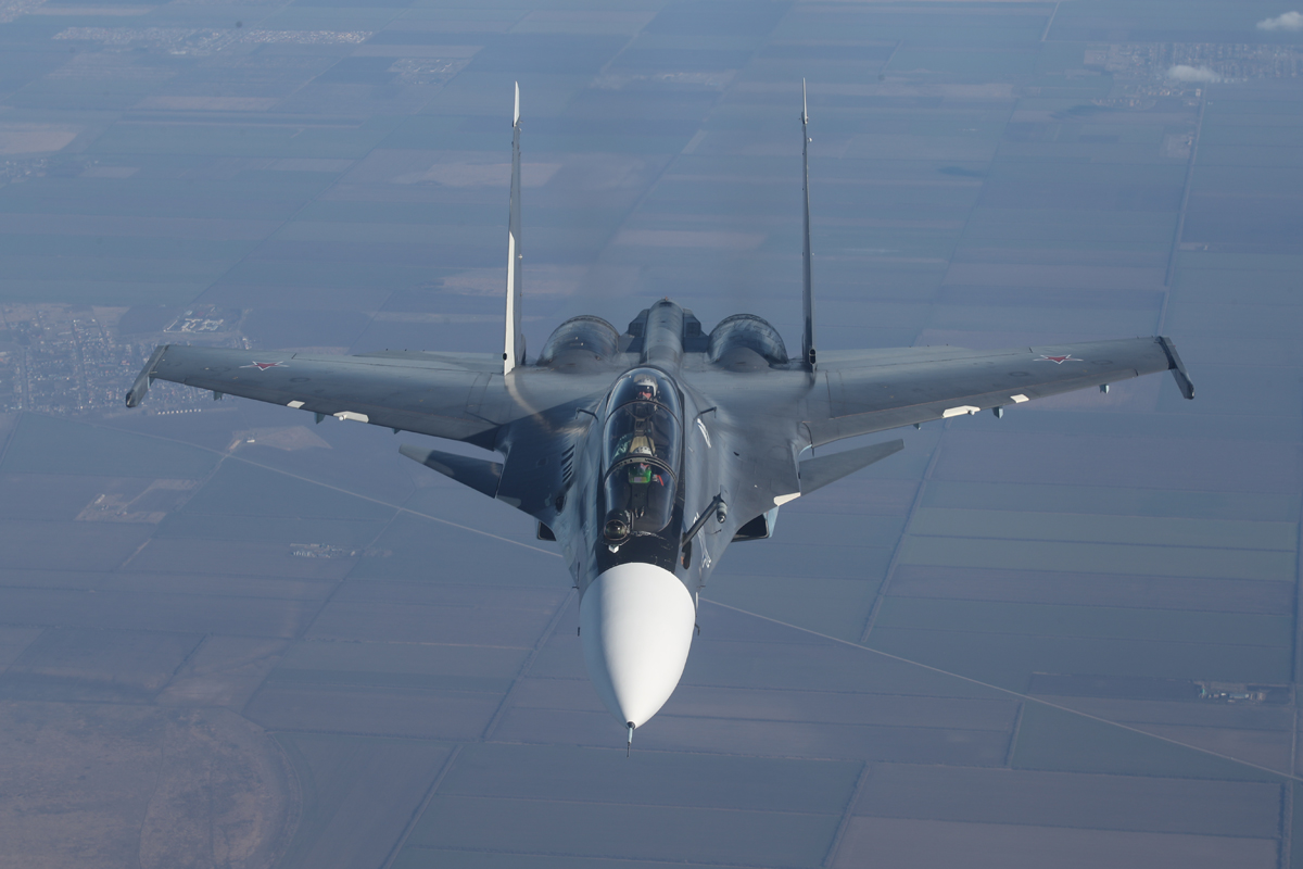 Russischer Su-30SM-Jäger zerstört ukrainisches Schiff im Schwarzen Meer: ...