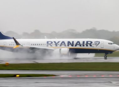 Ryanair settled a lawsuit, which alleged that it lied to investors about its union position