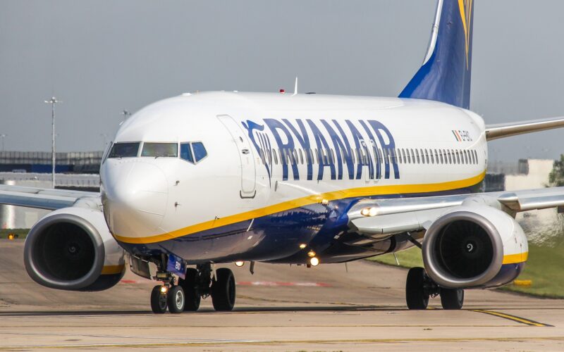 Ryanair Boeing 737 lands at Manchester Airport