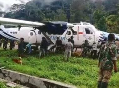 Video showcased people pulling a DHC-6 Twin Otter from the grass in Papua, Indonesia.