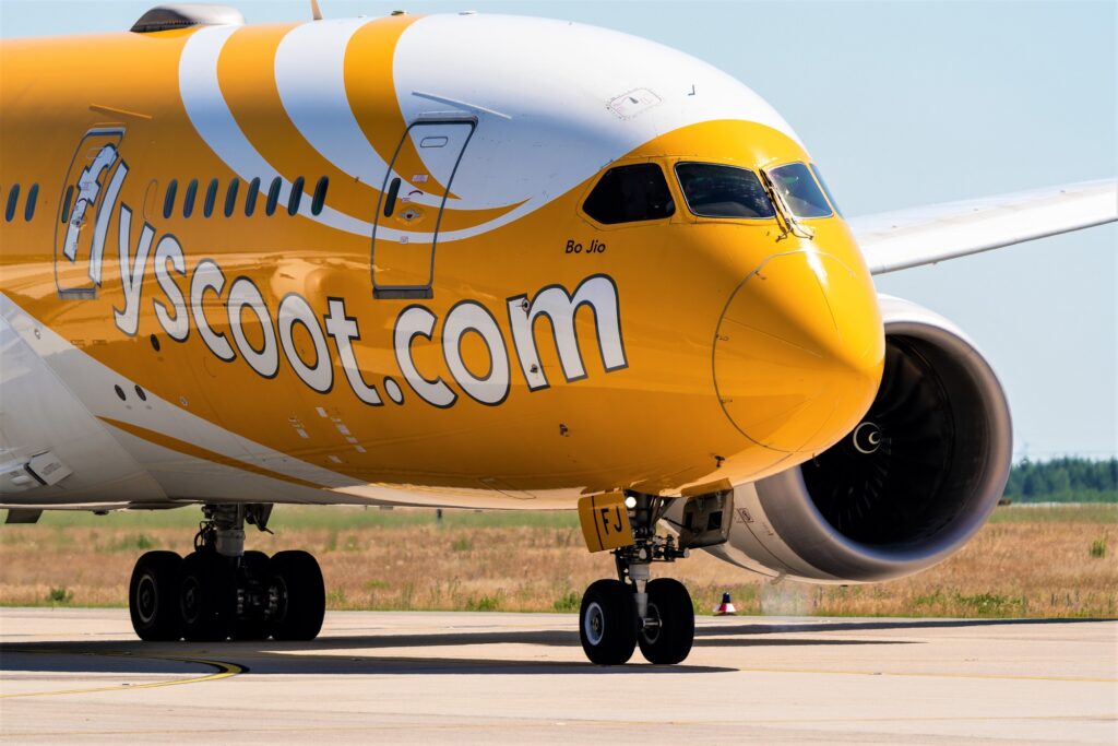 Scoot Airline Boeing 787-8 Dreamliner