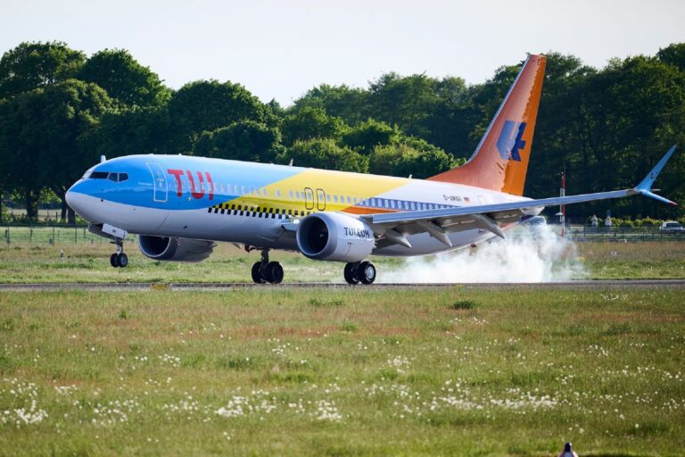 TUI fly Boeing 737 MAX 8
