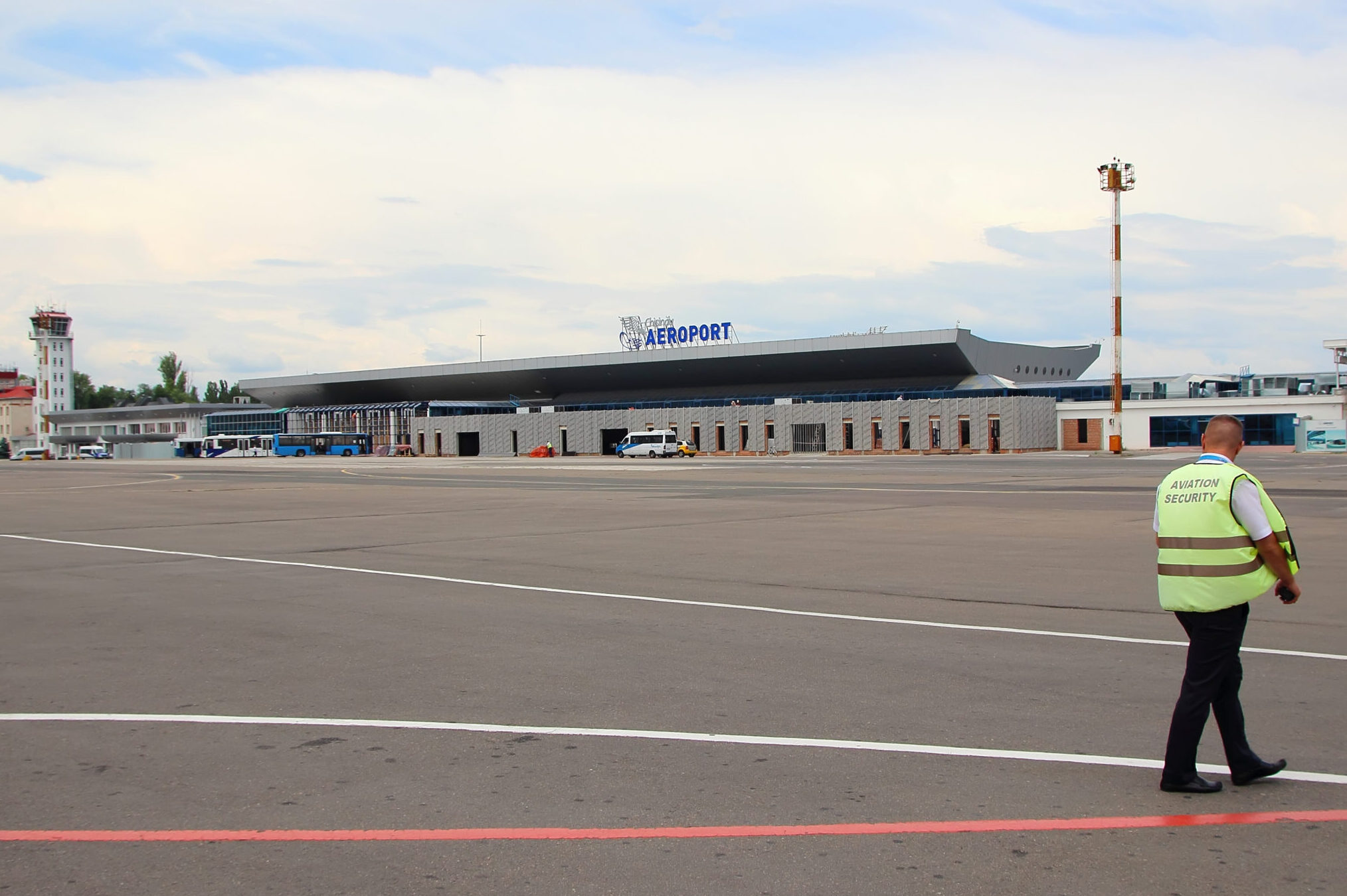 Moldova ready to blow up Chisinau runway to deter Russia (reported by