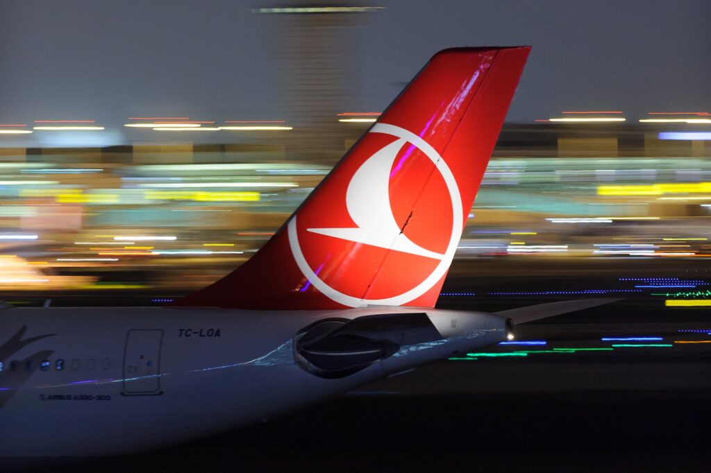 AeroTime explores the adverse relationship between Turkey's economy and the success of Turkish Airlines