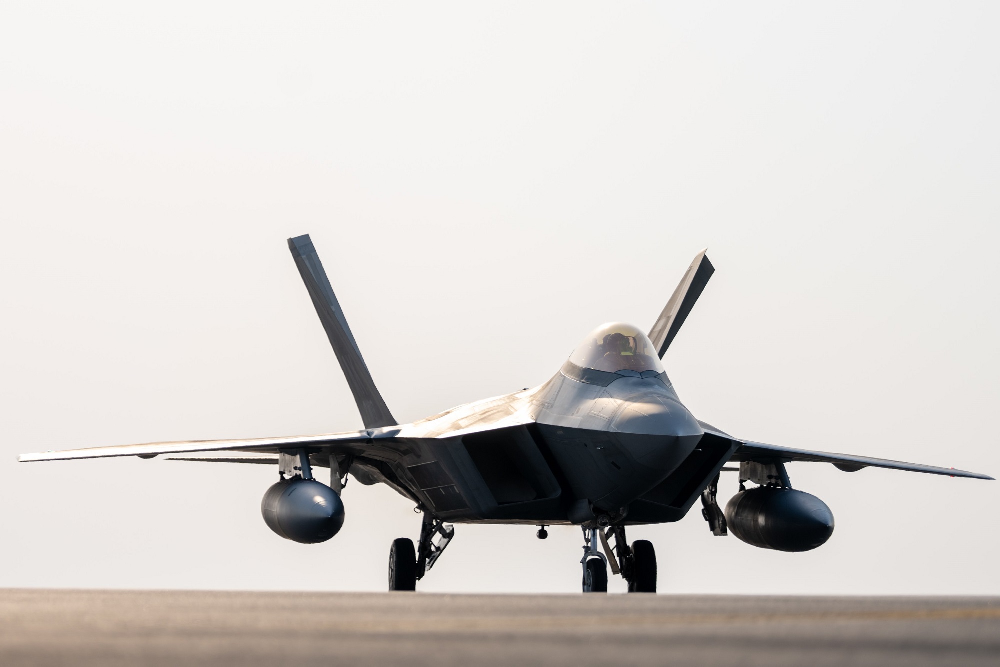 US deploys F-22 Raptors, Super Hornets amid Iran threats