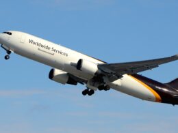 UPS is looking to reduce its pilot headcount by offering early retirement bonuses to its pilots