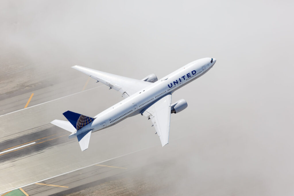 United Airlines B777