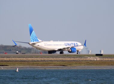 United Airlines Boeing 737 MAX landed on the rungway at PIT, as the crew failed to distinguish between two parallel runways