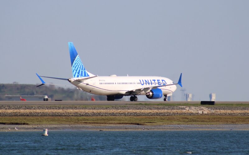 United Airlines Boeing 737 MAX landed on the rungway at PIT, as the crew failed to distinguish between two parallel runways