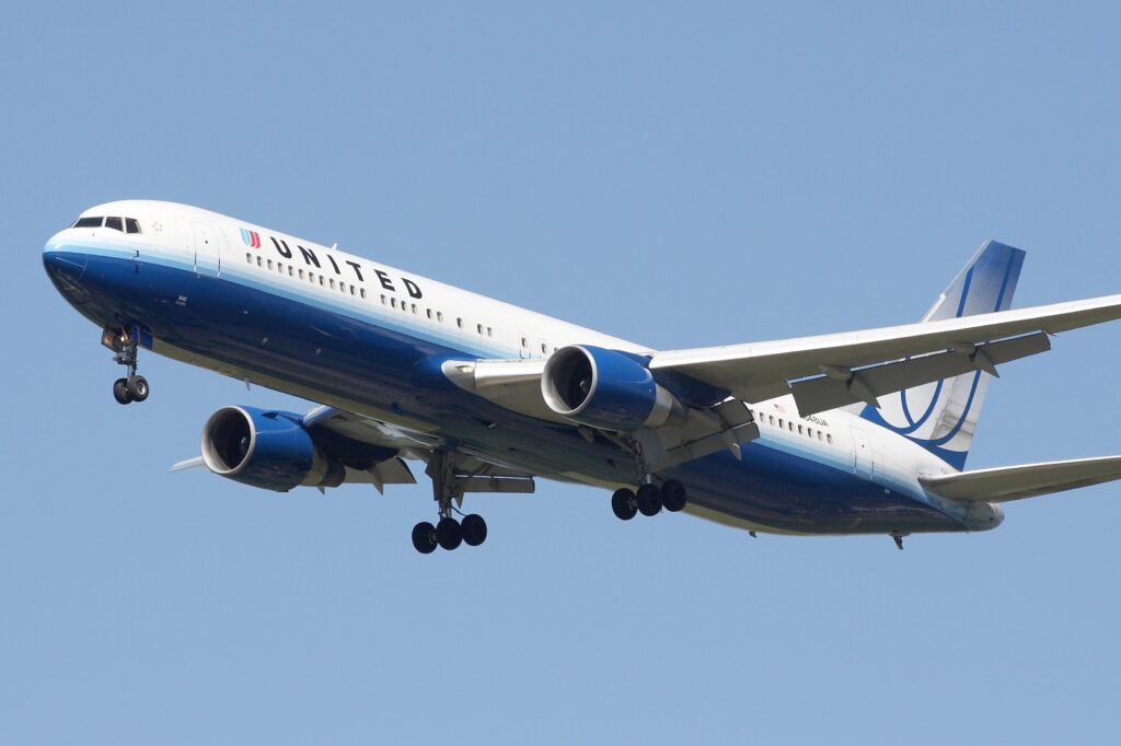 United Airlines Boeing 767-322ER