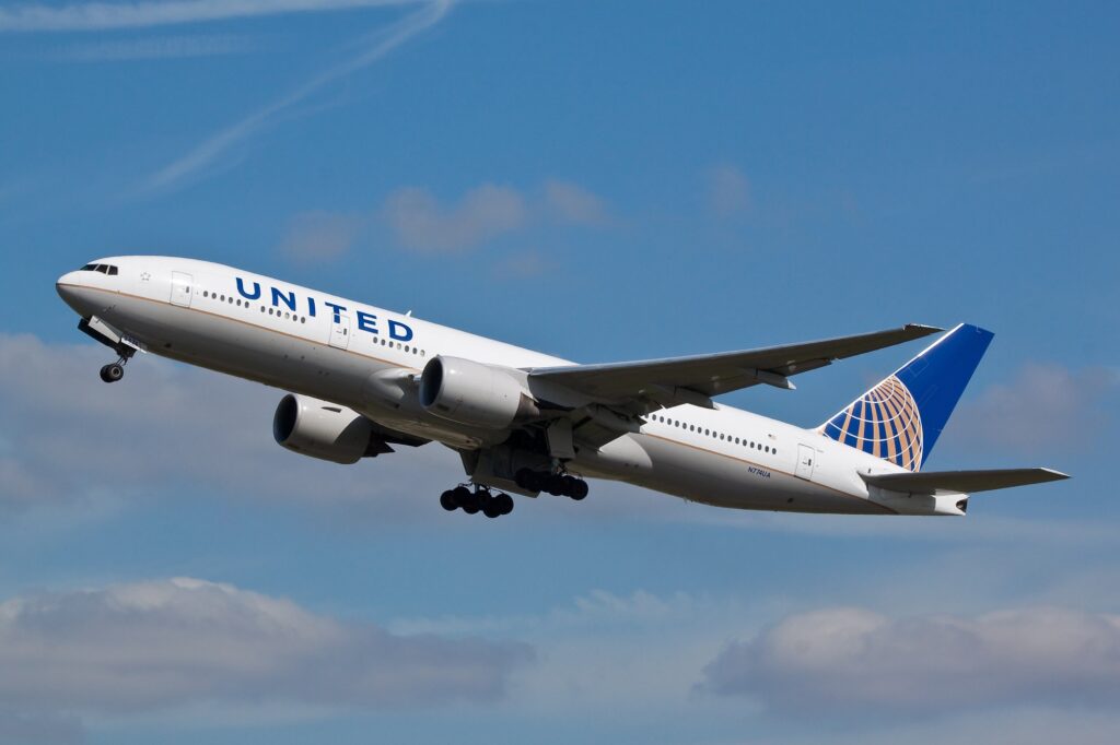 A United Airlines Boeing 777 lost more than 1,000 feet of altitude upon take-off from Hawaii