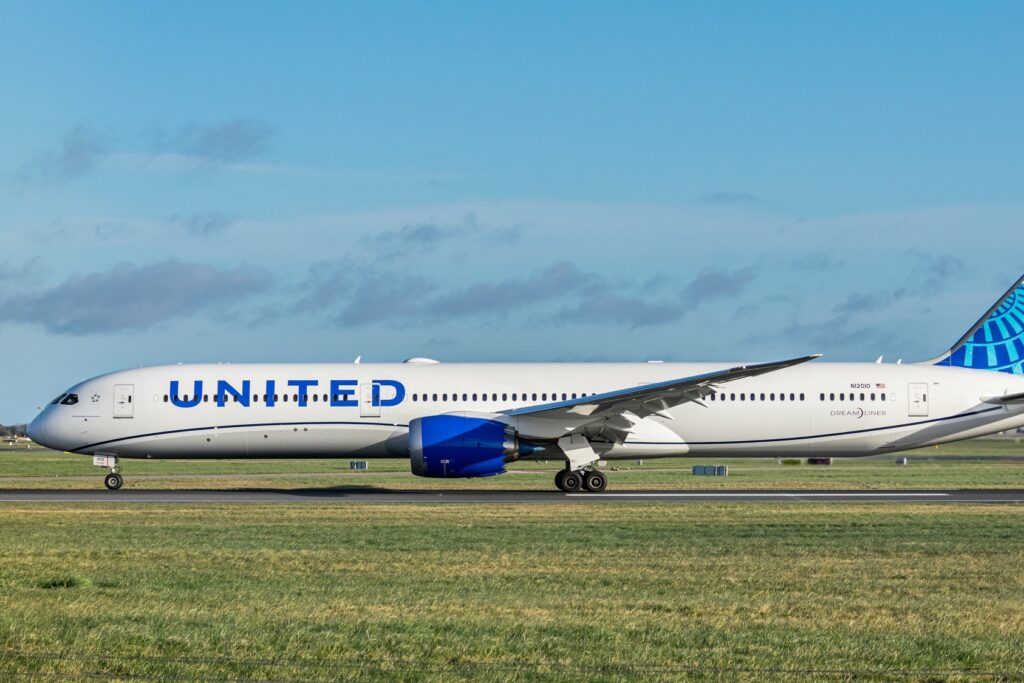 United Airlines received a Boeing 787-10 despite a delivery pause that went into effect just last week