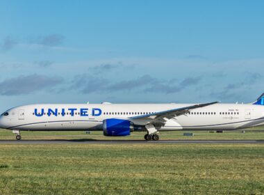United Airlines received a Boeing 787-10 despite a delivery pause that went into effect just last week