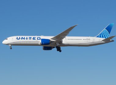 United Airlines ordered 100 Boeing 737 MAX and 100 Boeing 787 aircraft