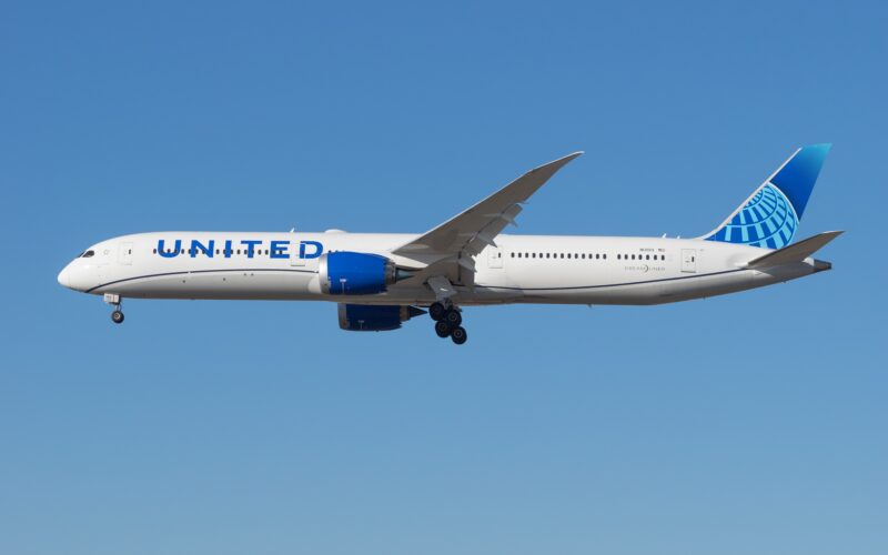 United Airlines ordered 100 Boeing 737 MAX and 100 Boeing 787 aircraft
