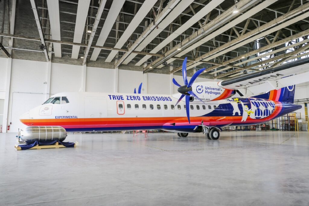 Universal Hydrogen spun the propellers of its De Havilland Canada DHC-8-300 on hydrogen for the first time